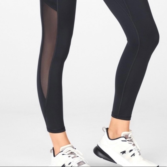 Fabletics Trinity mid rise pocket leggings 7/8 length, new, medium, black - Picture 2 of 10